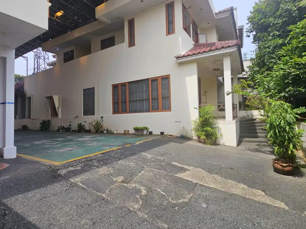 SUPER NEGO! BEST DEAL! Rumah Kemang DIjual. Dekat Jalan Utama