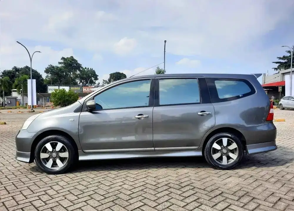 Nissan Grand livina 2010 Bensin