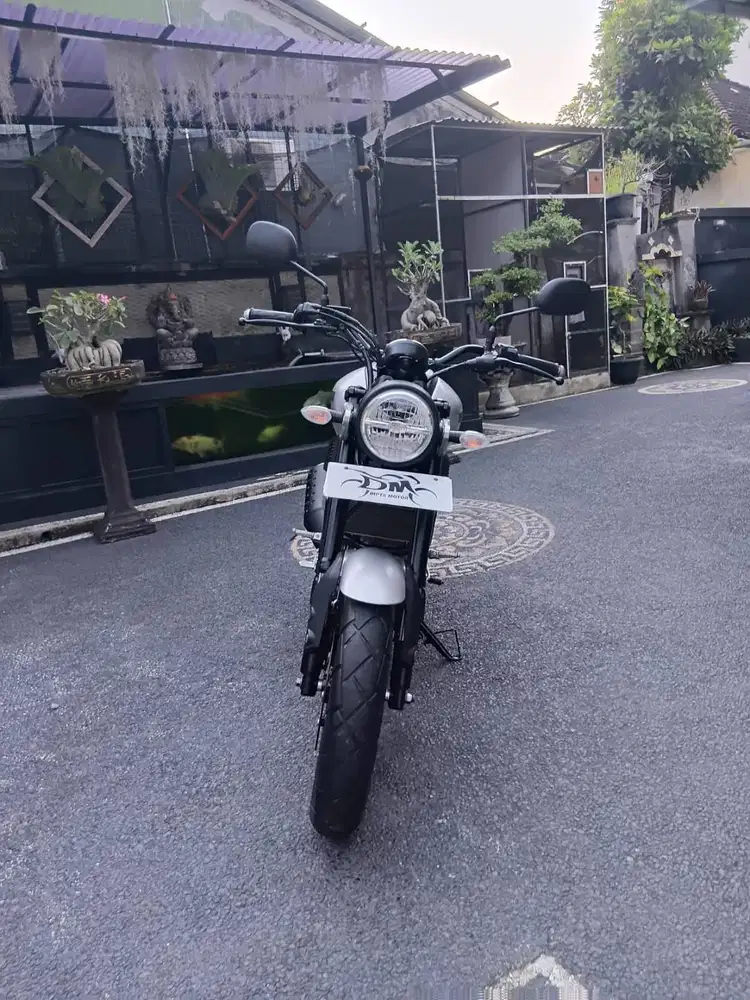 Yamaha xsr 155 tahun 2023