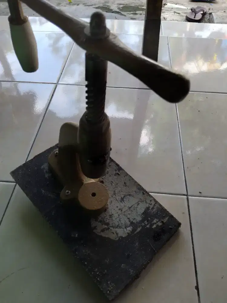 Mesin press kancing bungkus