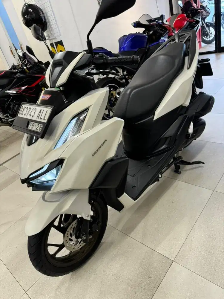 Honda Vario 160 CBS tahun 2023 warna Putih Vario160 CC Matic White Dof