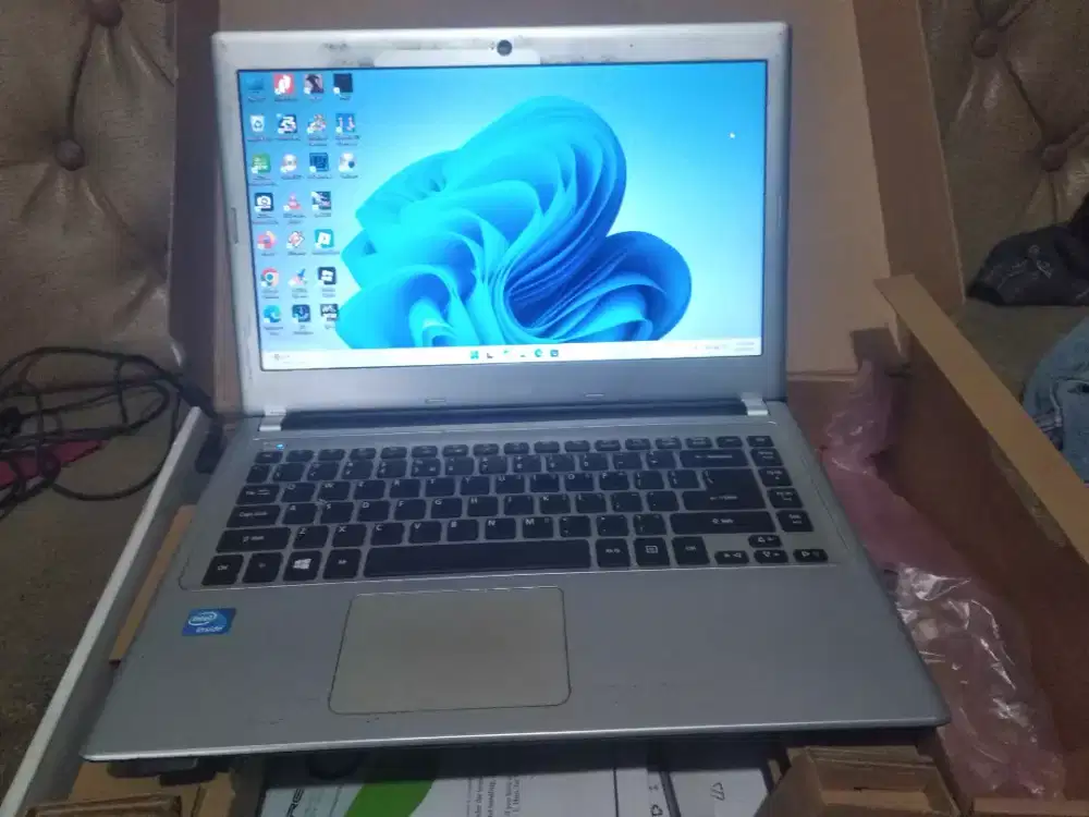 Laptop acer aspire windows11 ram 8gb dan 320gb hdd normal fullset.