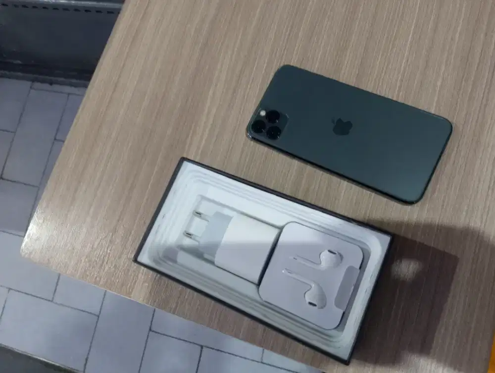 Iphone 11 pro max 256gb agar masih baru