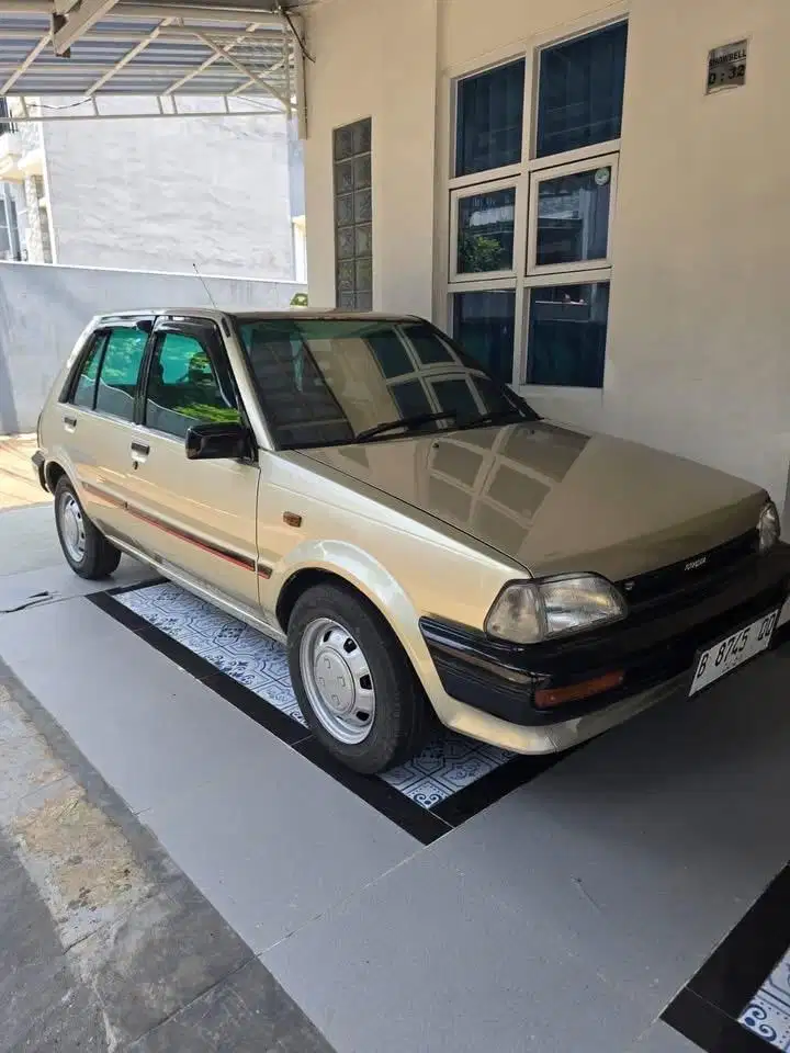 Di jual mobil starlet ep70 tahun 89