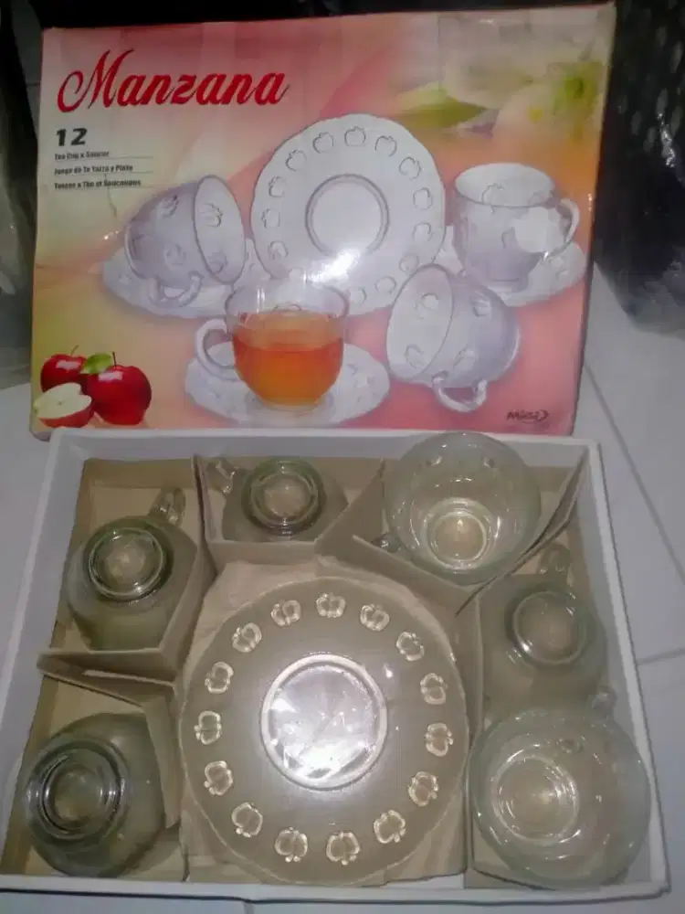 Gelas+tatakan, teko, tempat lauk