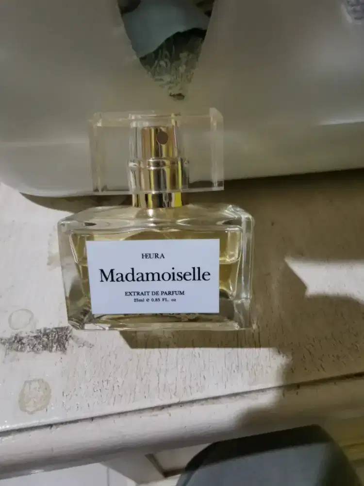 Botol parfum bekas yang sudah kosong