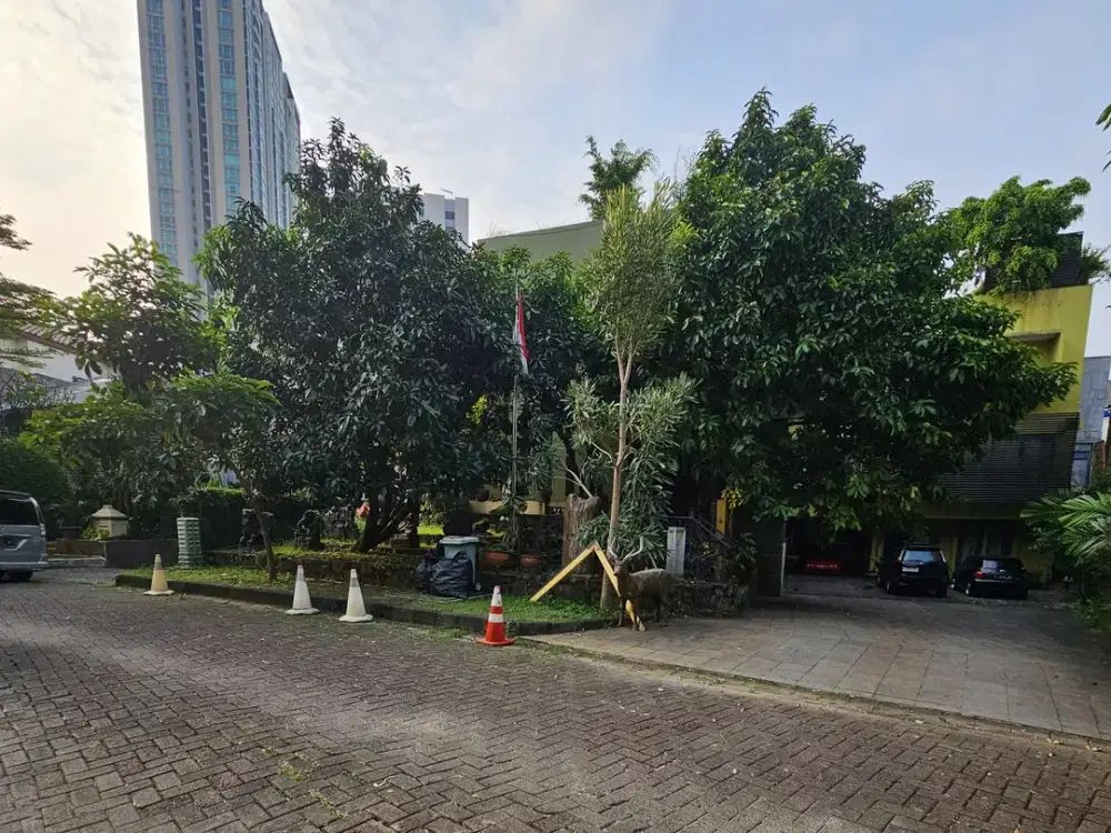 JARANG ADA! NEGO! Rumah Kemang Dijual. Komplek Elite, Asri. Strategis