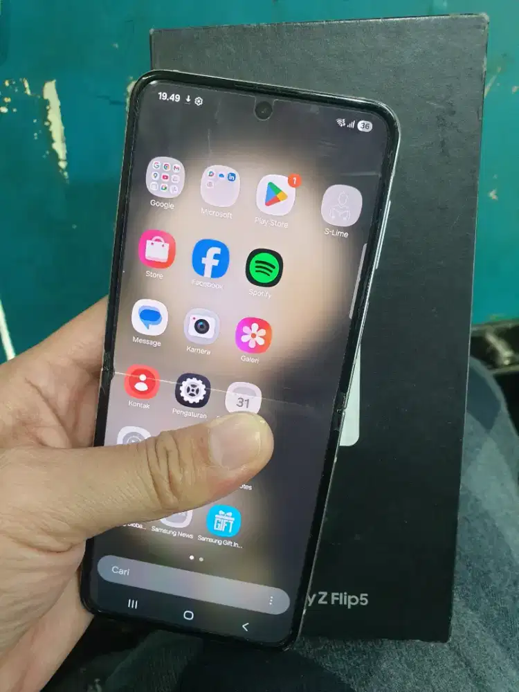 Samsung z flip5 cream 256gb lengkap fullset sein , minus lcd tompel