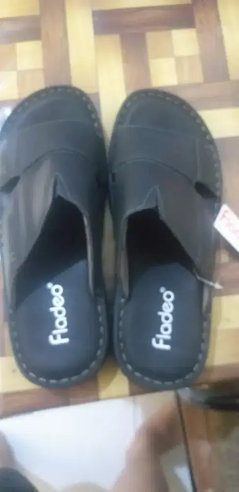 Sandal fladeo nomor 42