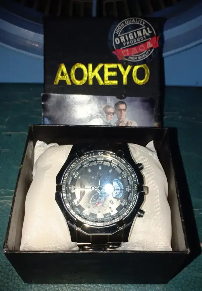 Jam Tangan Pria. Bermesin Baterai