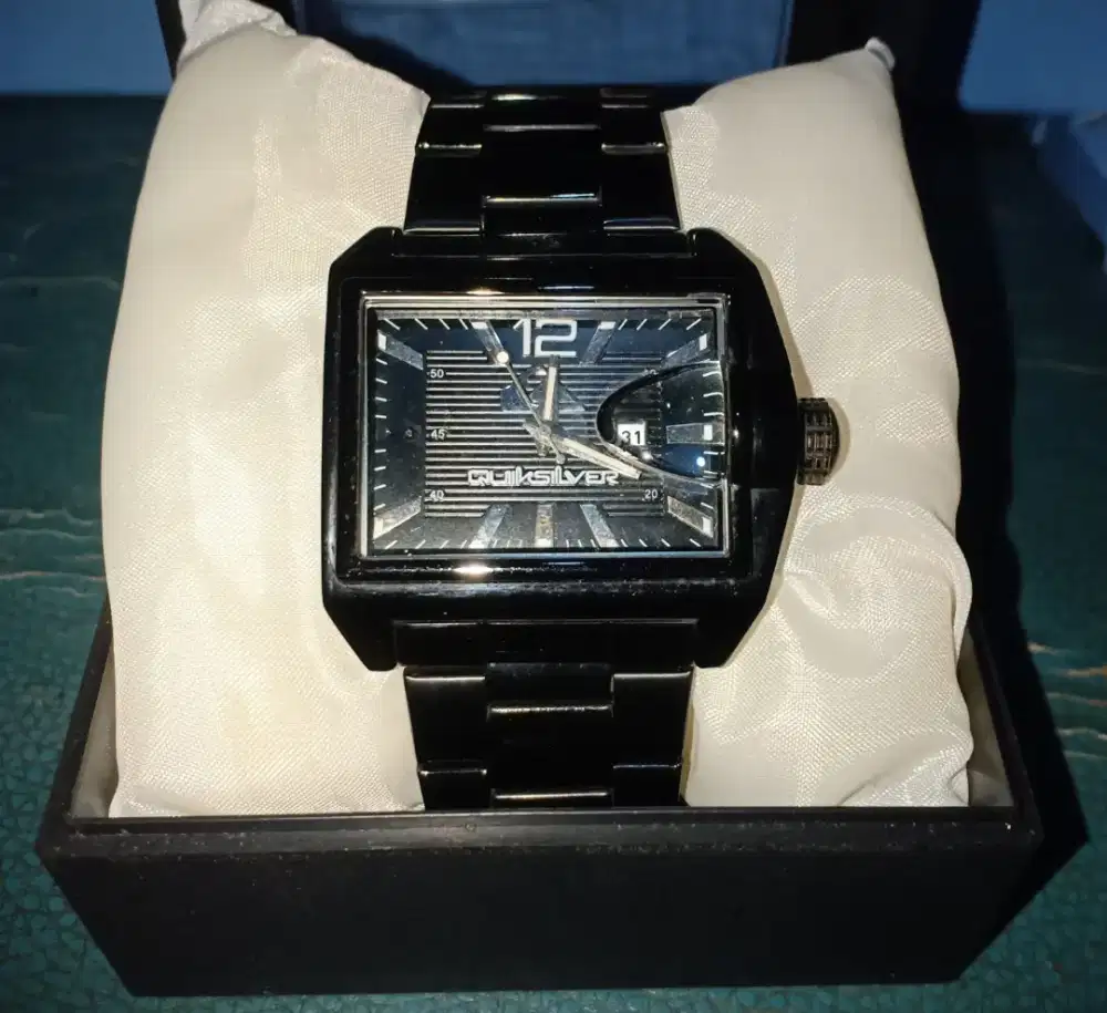 Jam tangan pria. Quicksilver.