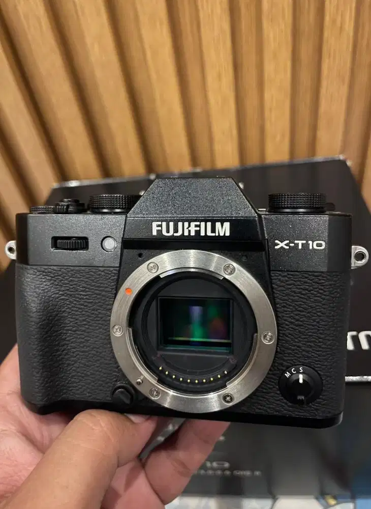 FUJIFILM XT-10 BODY ONLY