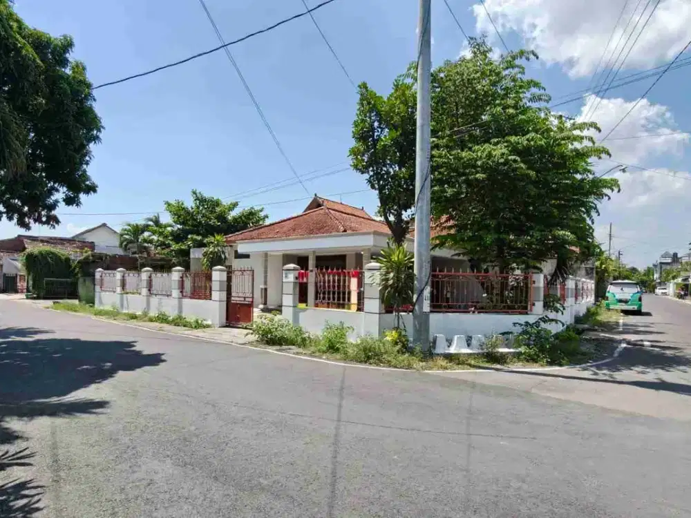 rumah luas strategis hook tengah kota solo