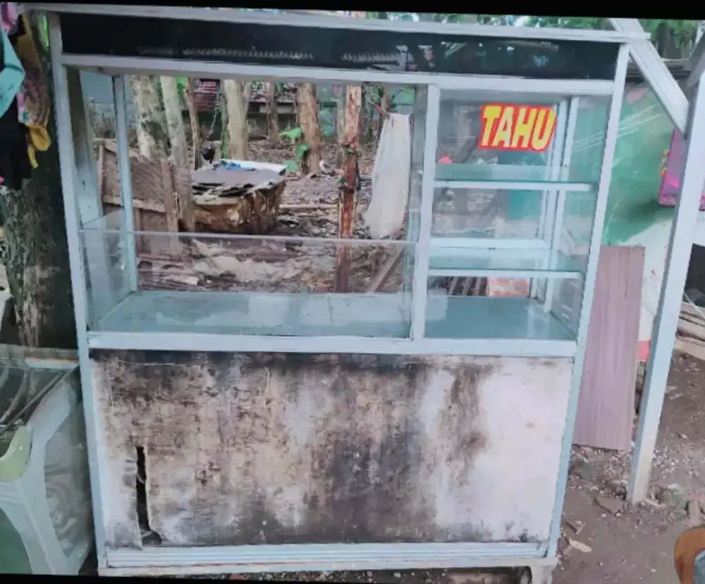 Gerobak etalase+ penggorengan+selang kompor