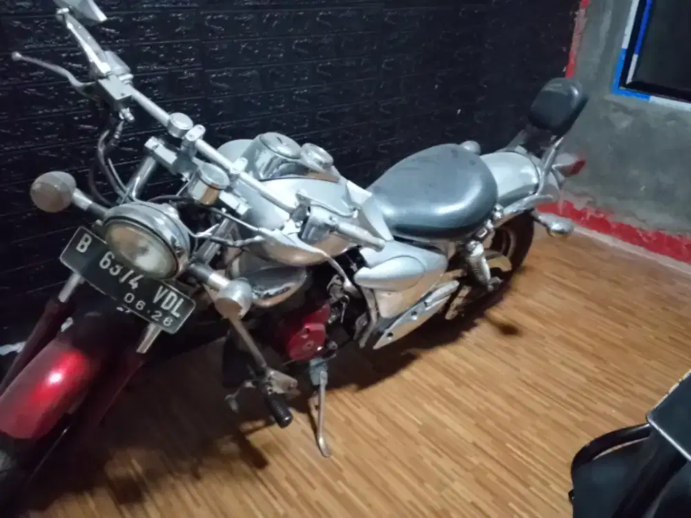 HONDA MEGAPRO CUSTOM BOBBER