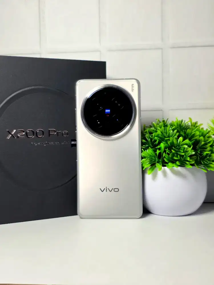 Vivo X200 Pro 16GB / 512GB 2 Bln Pakai