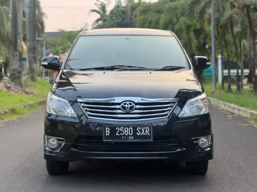 Innova 2.0 V Lux 2011 Hitam