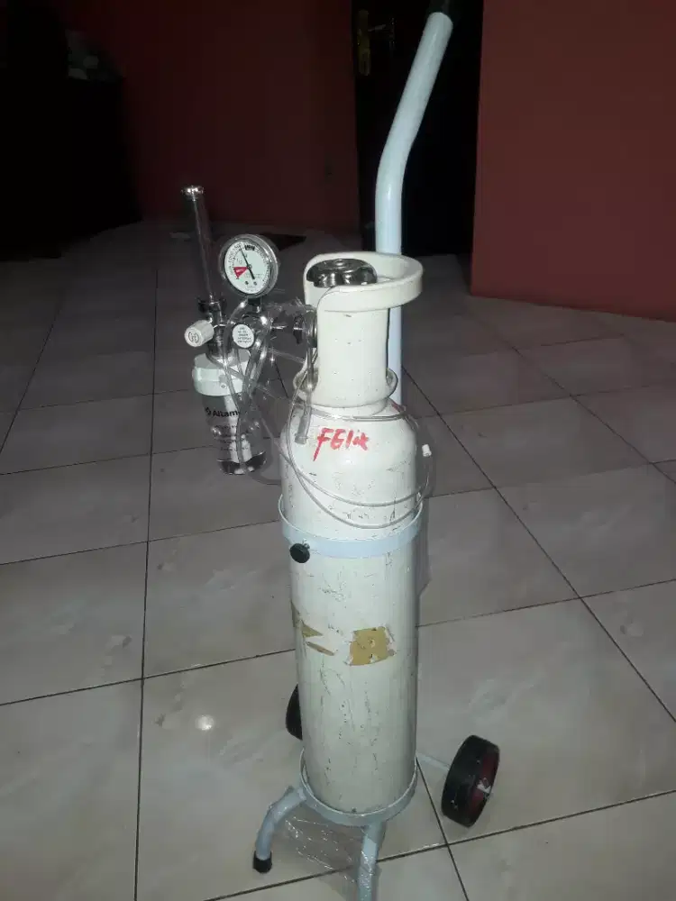 Dijual tabung oksigen (Lengkap trolly + tabung+ oksigen penuh)