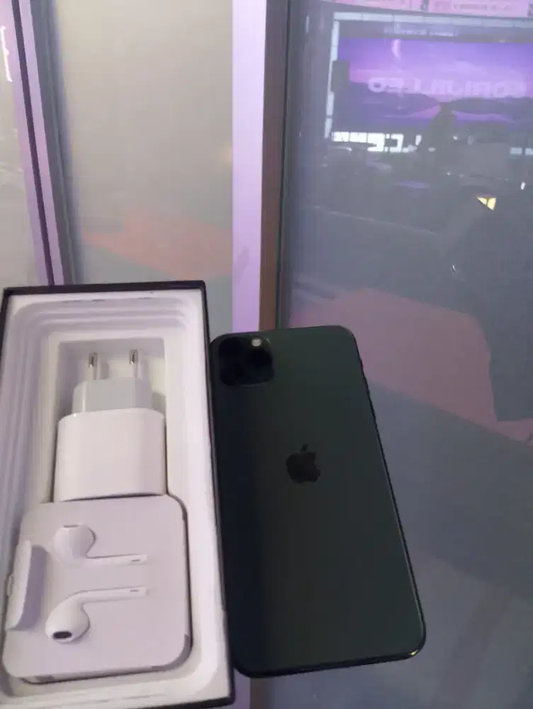 Iphone 11 pro max 256gb maaf masih baru