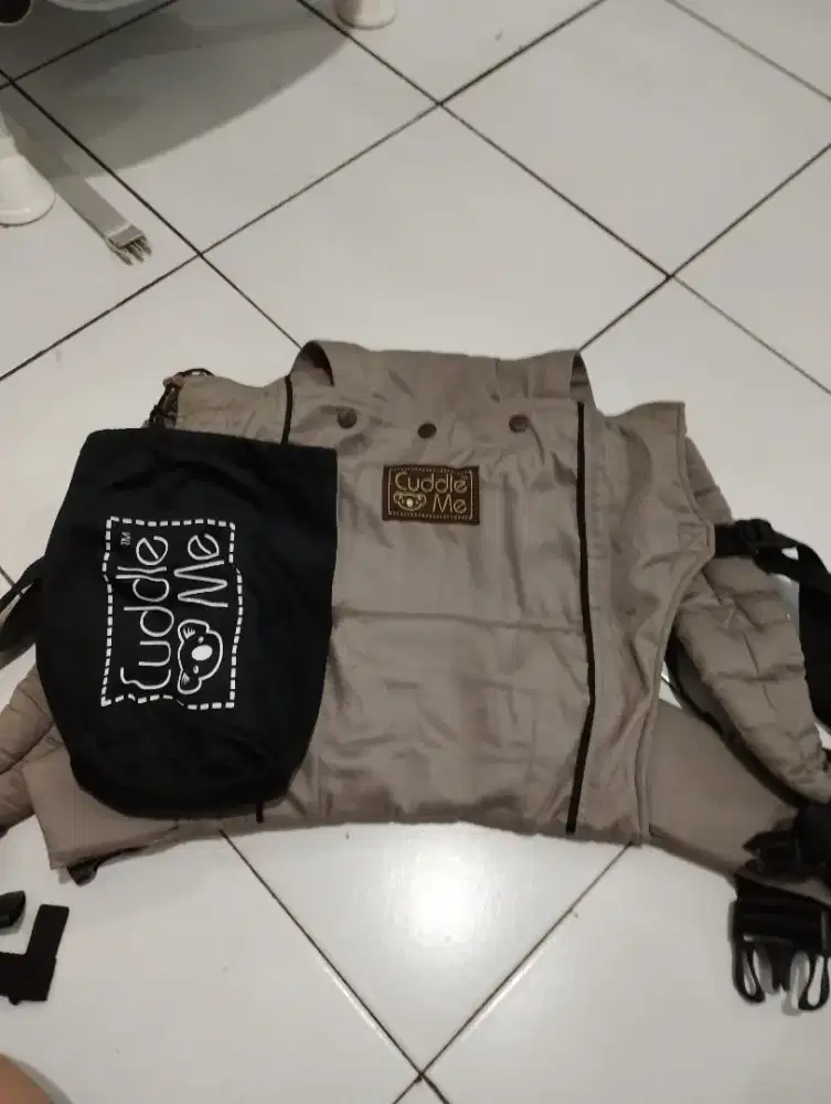 Gendongan cudle me lite carrier