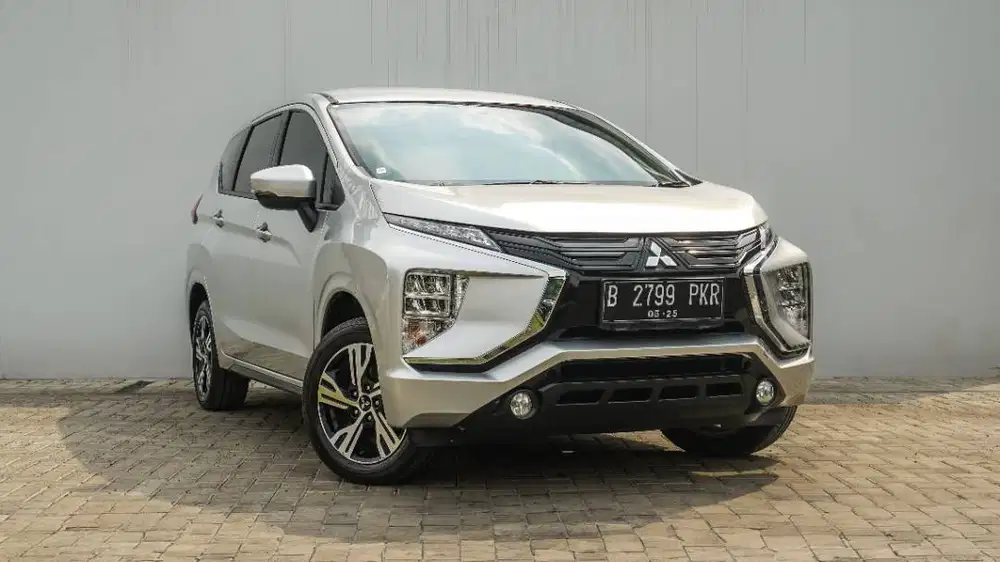 Mitsubishi Xpander Exceed at 2020 silver metalik