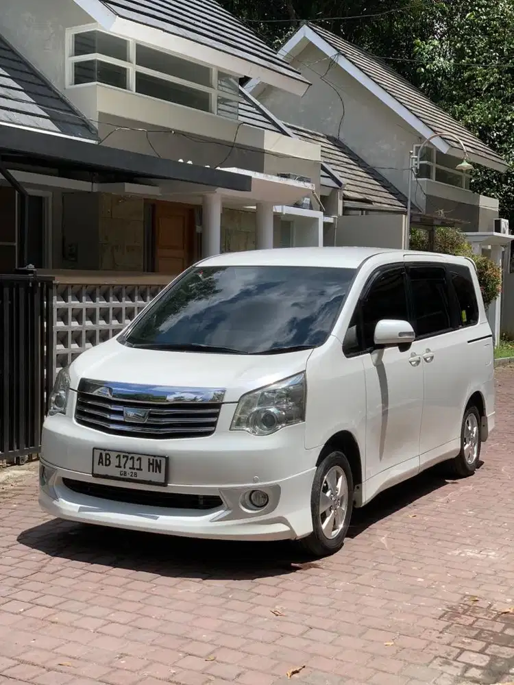 Toyota Nav1 2013 V Matic 2.0 Nav-1 Nav 1 Nav one Noah Serena Biante