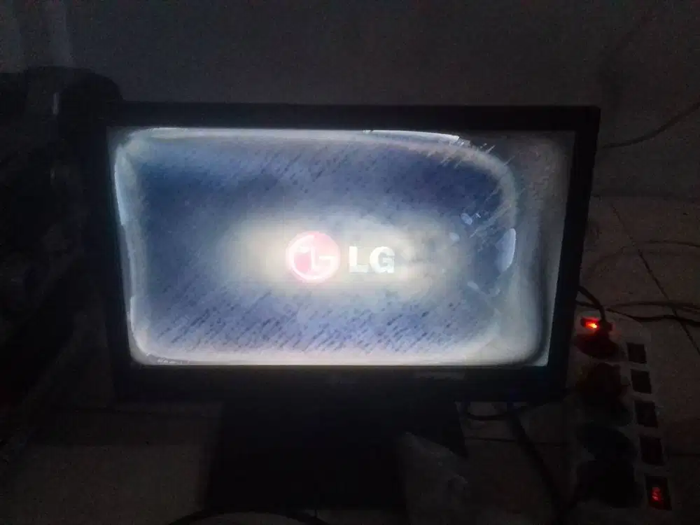 Monitor LG 16 inch