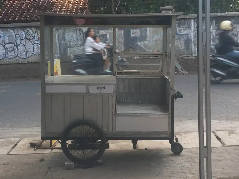 Gerobak gorengan dan both es teh