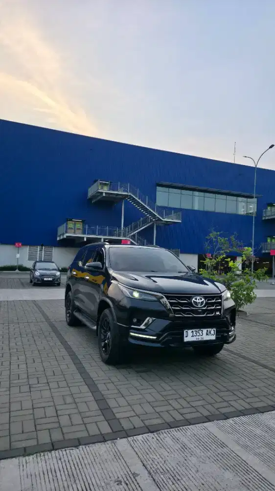 Fortuner VRZ GR-Sport 2.8 2023 nik 2022 Matic Hitam