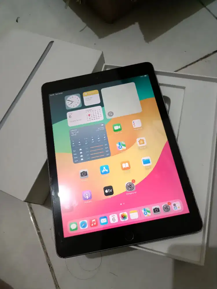 Second iPad 6 32gb ex resmi IBOX Wifi+Cell  unit+box normal jaya