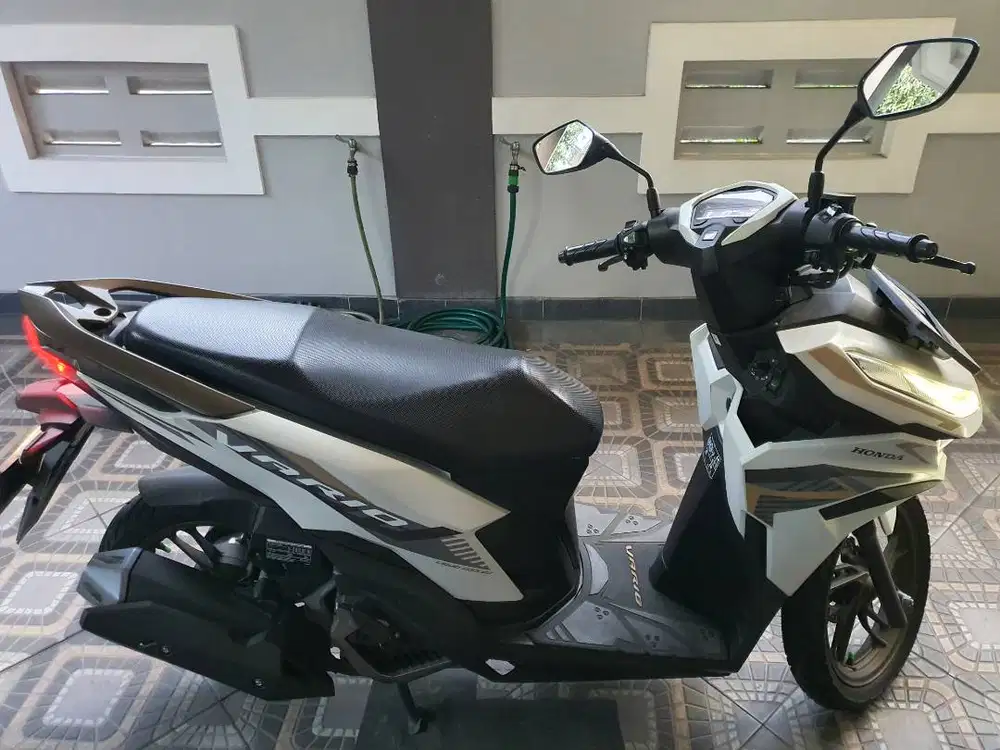 HONDA VARIO 125 PUTIH 2023