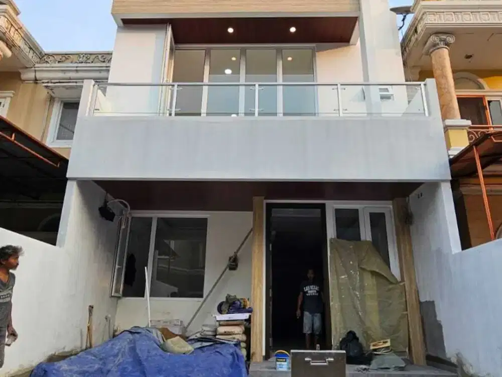Dijual rumah baru 3 lt, hdp taman di Taman Palem
