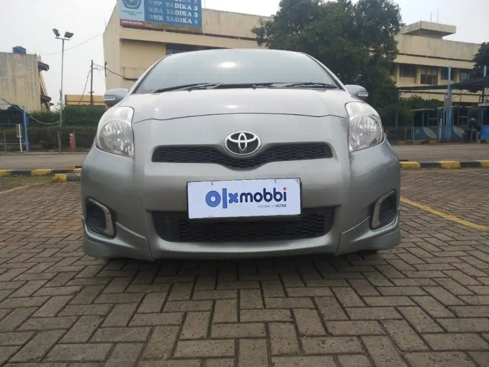TDP 5,JT Toyota Yaris 1.5 E Bensin-MT Silver 2012