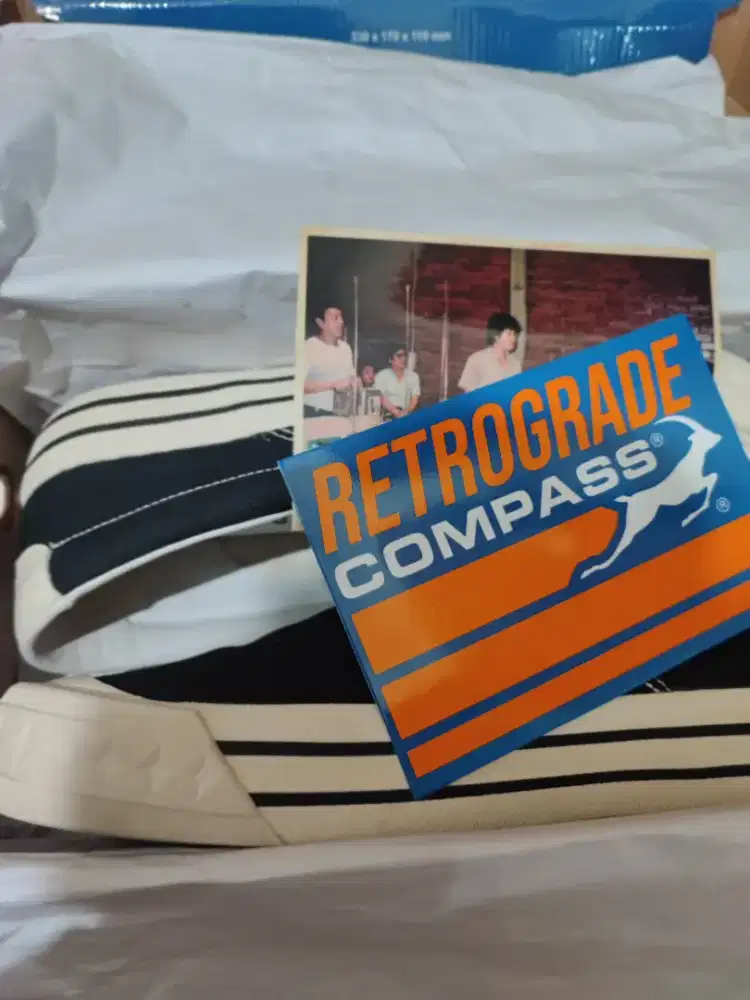 sepatu compass slip-on