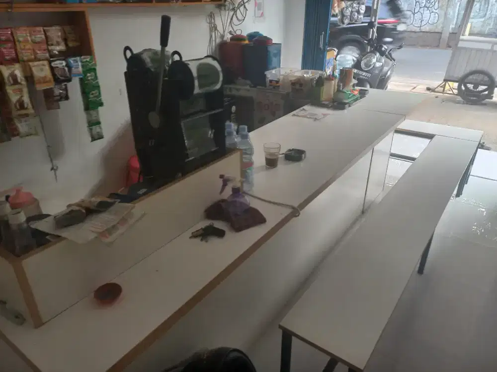 Meja bekas warkop