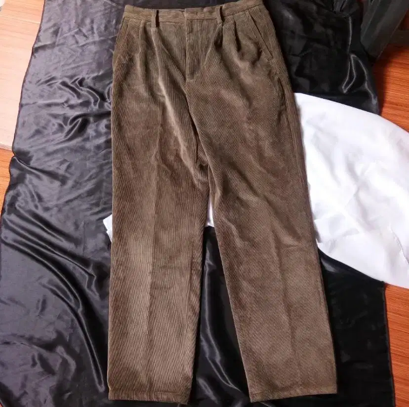 Celana Corduroy Coklat