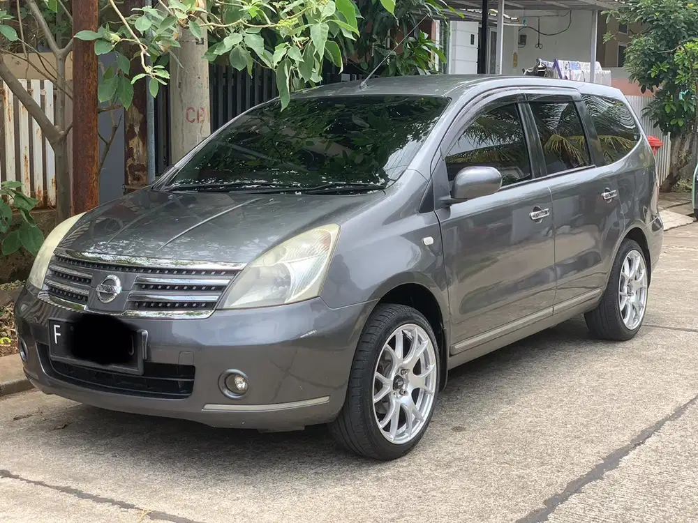 Nissan Grand livina 2010 Bensin