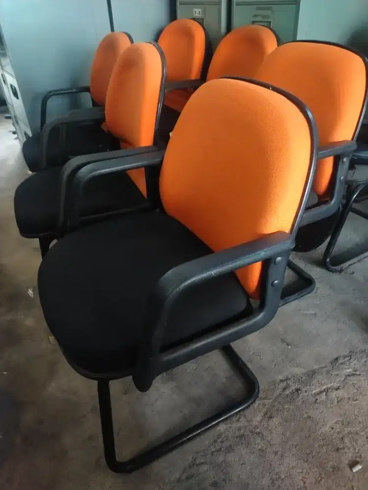 kursi kantor hadap rangka besi