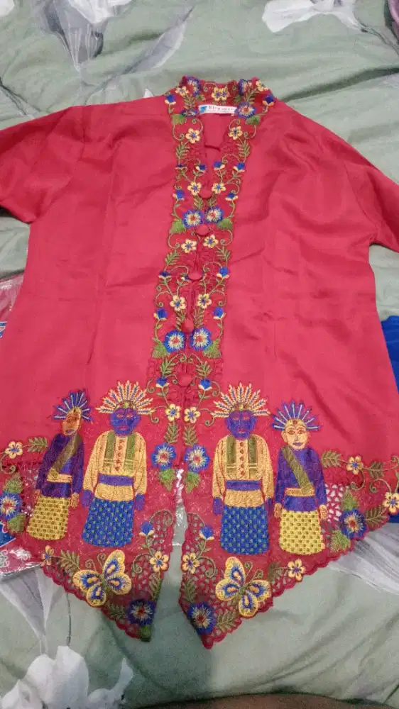 1 paket Baju encim+rok+selendang  anak umur 6-7 tahun sz M