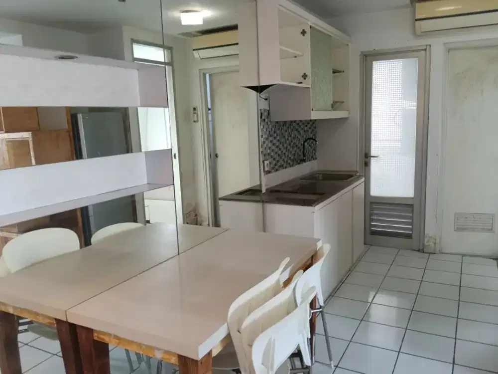 DIJUAL MURAH APARTEMEN GADING NIAS 2 KMR SEMI FURNISH HUK SHM