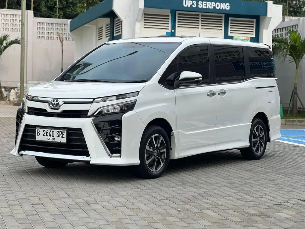 Toyota Voxy 2.0 AT 2020 Pajak Panjang