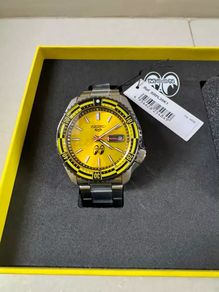 Seiko 5 Sports Mooneyes SRPL39K1