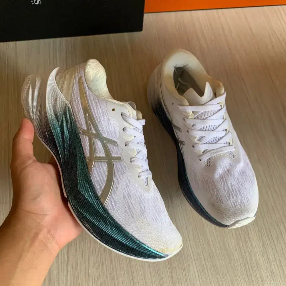 Asics Novablast 3 Running Sport Lari Original Olahraga Sepatu Size 40