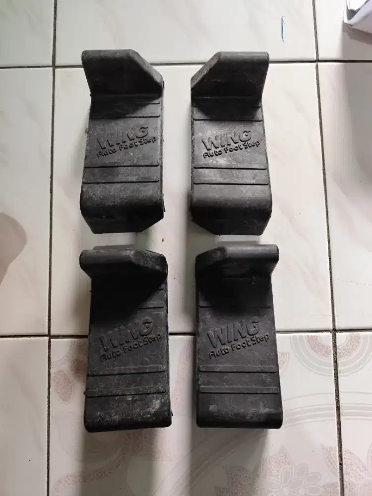 Tutup / Cover karet ujung Footstep Kijang model siku tegak