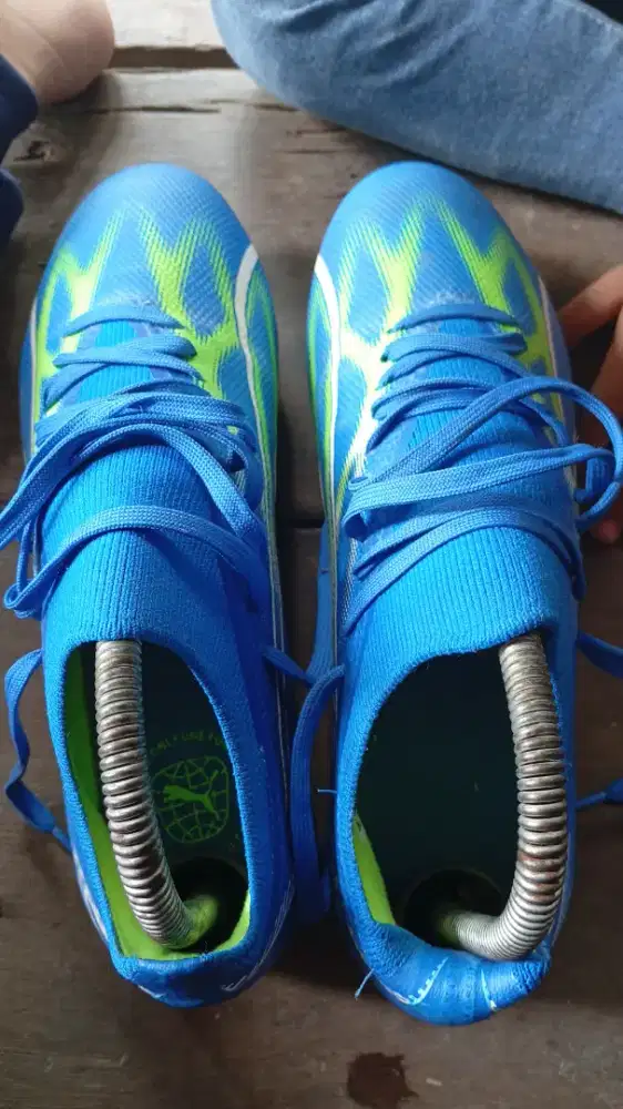 Sepatu bola puma size 39 (25cm) original