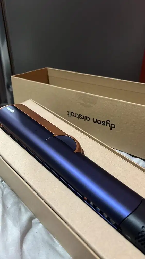 DYSON AIRSTRAIT IN PRUSSIAN BLUE LIKE NEW