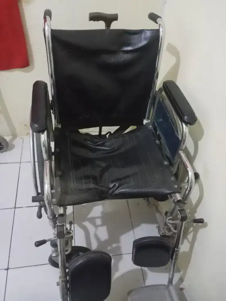 Jual cepat kursi roda Sellaco kondisi bekas terawat
