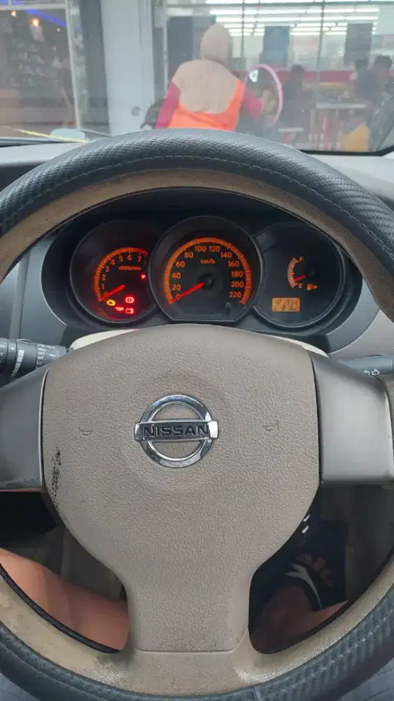 LIVINA SV MANUAL LOKAL PLAT R