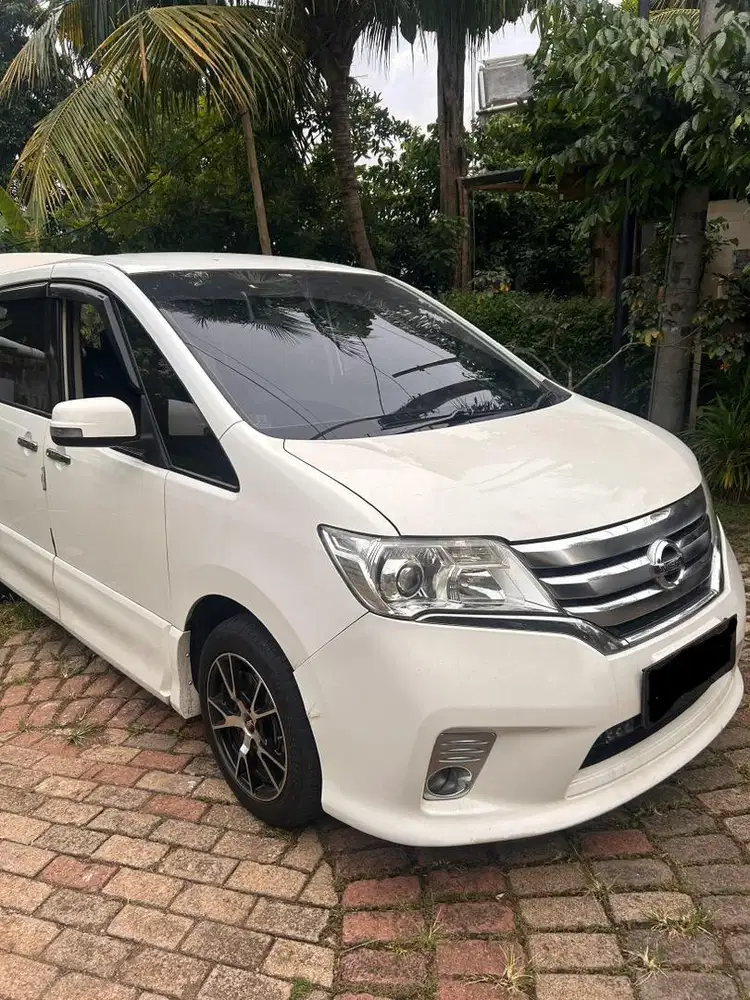 Nissan Serena c26 2013