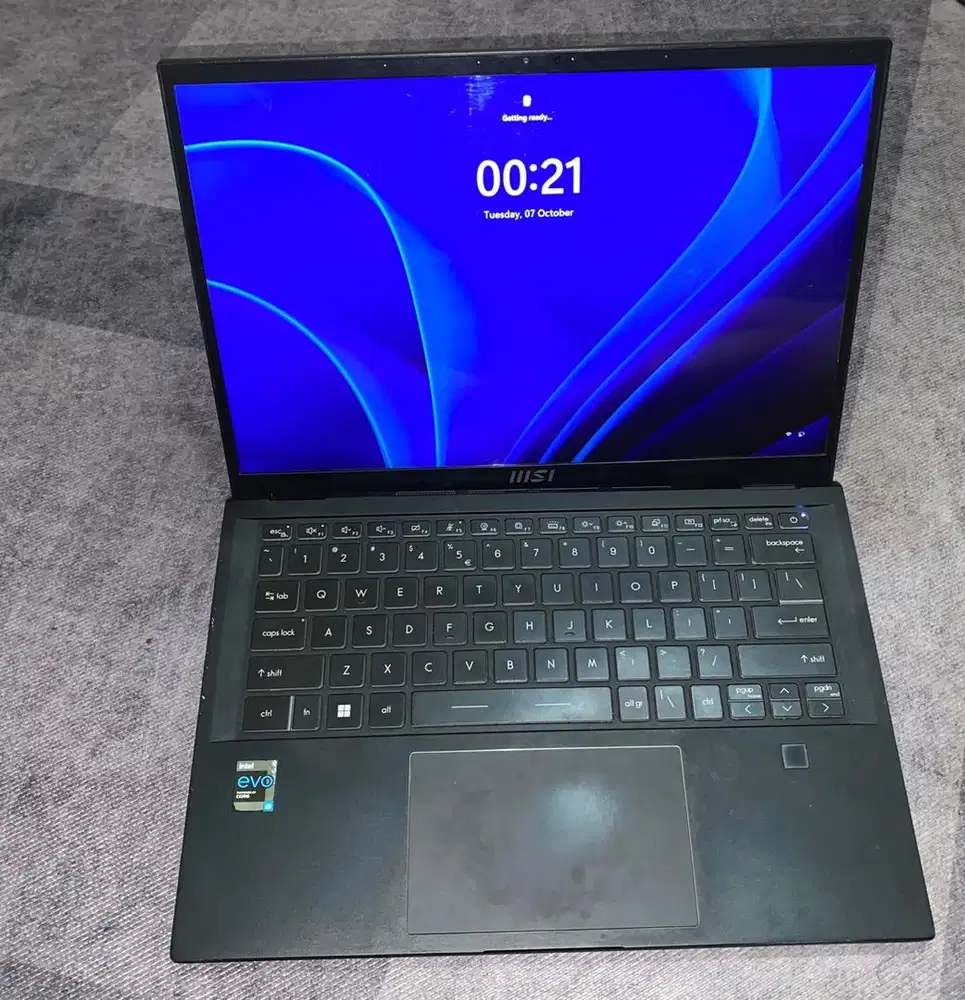 Laptop MSI Summit E14